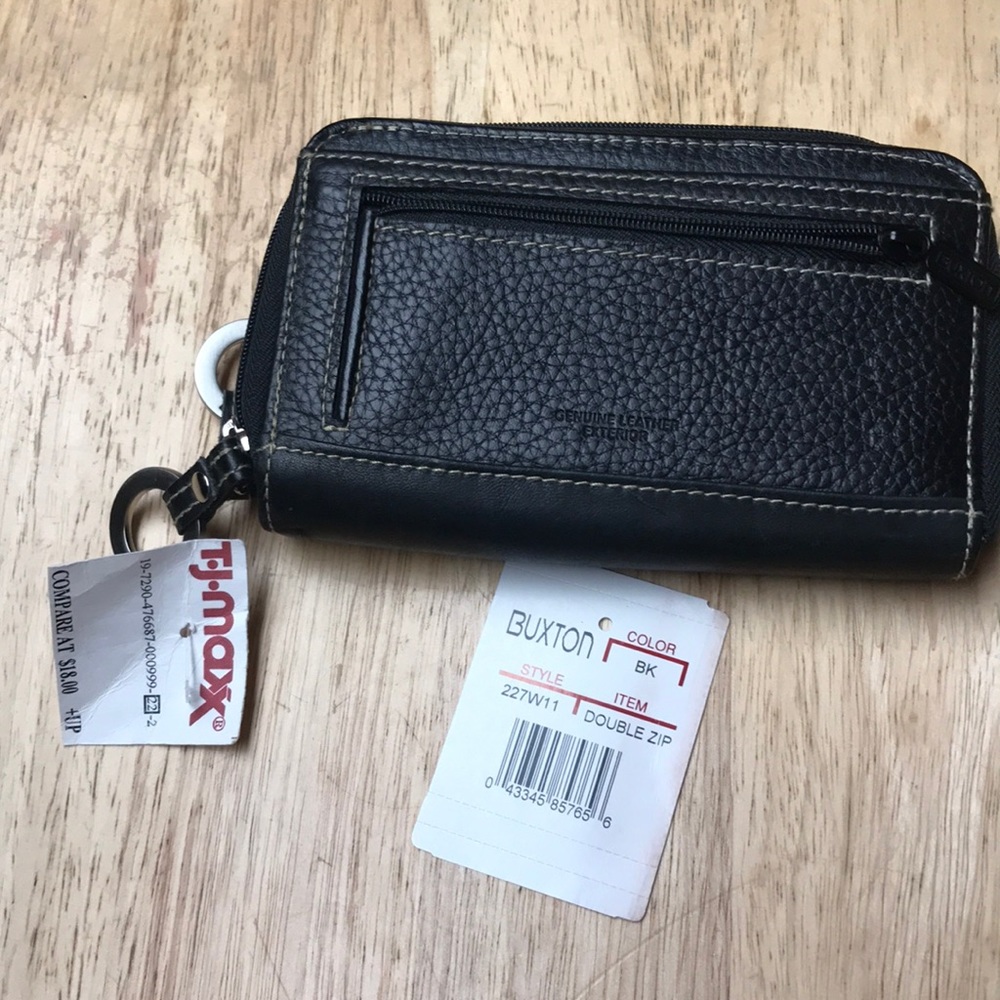 Buxton NWT leather wallet